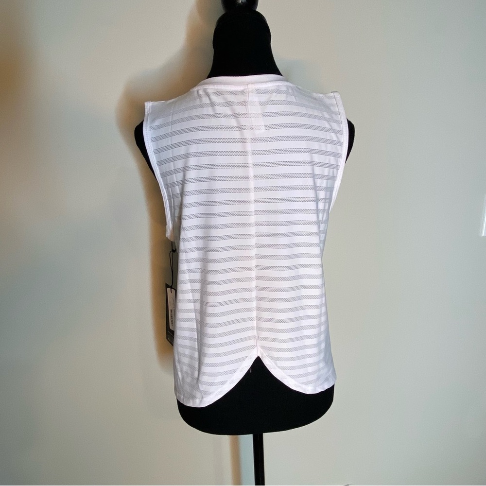 KYODAN New White Striped Sleeveless Tank Top Activewear Yoga Heart Hem Sz Medium - Picture 7 of 12